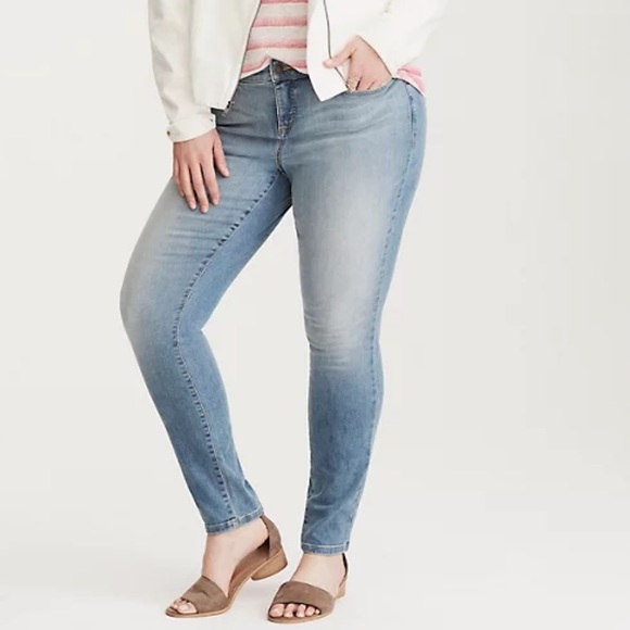 torrid Denim - Torrid Curvy Skinny Jeans Size 28R